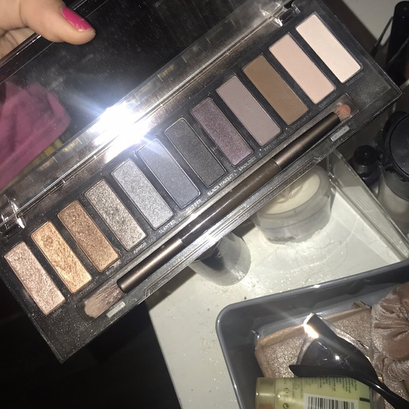 4 naked palettes. All used barely to none. - Picture 5 of 5